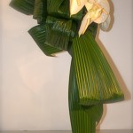 Elégance : feuilles de curculigo et fleurs d' anthurium.