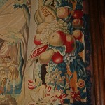 Détail d'une tapisserie de Bruxelles du XVIIème siècle illustrant le mythe de l'alternance des saisons.Les très belles bordures, typiques de Bruxelles représentent des guirlandes de fruits et de fleurs sortant de cornes d'abondance.