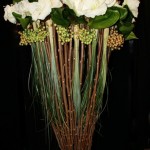 Coupe des vainqueurs réalisée par Michèle Enel, branches de mûrier platane, amaryllis et bear grass suspendus .