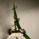 Tour Eiffel stylisée pour la France, recouverte de feuilles d'Aspidistra, orchidées Phalaenopsis. Solange Louchène et Jeanne Rehbinder.