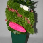  Aussi appelé éponge végétale, le luffa cylindrica est  ici utilisé entier sur un vase vert.
