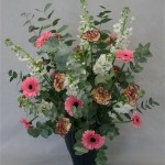 Associé à des fleurs de couleurs et textures différentes, il permet de réaliser de spectaculaires bouquets.