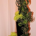 Des chrysanthèmes Shamrock verts accompagnent une savante construction de presles.