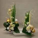 Les jacinthes  sont intégrées à un décor de Noël en or et blanc  sur coupes blanches.